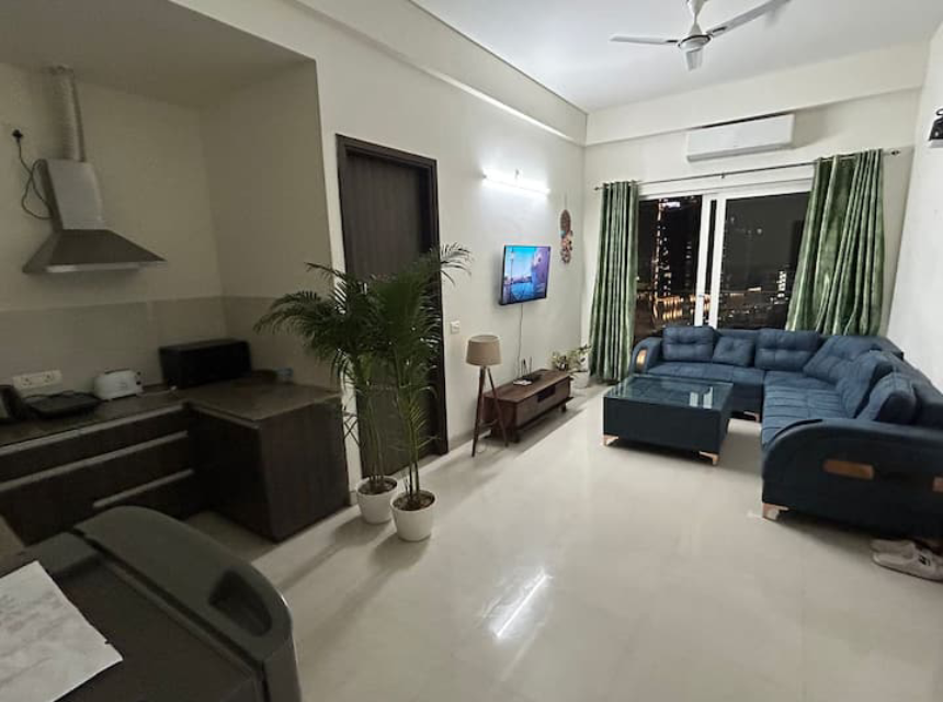 Restriction Free Apartment With Skyline View 2